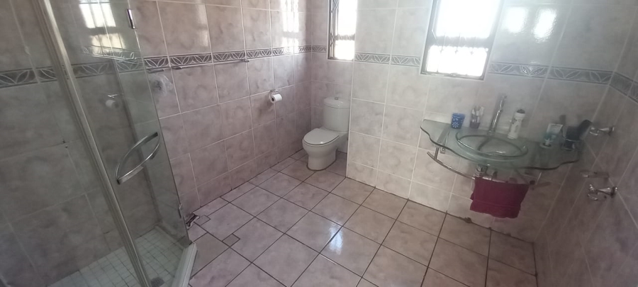 5 Bedroom Property for Sale in Zamdela Free State